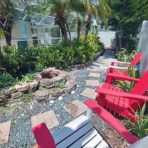 Cozy And Conveniently Located Pool With Free Wifi Tampa